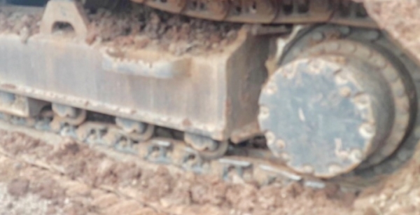 HITACHI ZX 200-1 รถใช้งาน 13,600 hr บอดี้สวยเดิมๆภายในเก๋ง แอร์เย็น ทำงานเร็วไม่มีโหลด ช่วงล่างเอวแน่น โซ่เต็มสภาพดีสุดๆครับพร้อมใช้งาน จัดไฟแนนซ์ได้เลยครับ