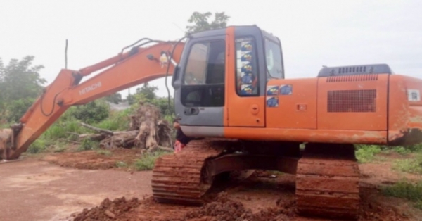 HITACHI ZX 200-1 รถใช้งาน 13,600 hr บอดี้สวยเดิมๆภายในเก๋ง แอร์เย็น ทำงานเร็วไม่มีโหลด ช่วงล่างเอวแน่น โซ่เต็มสภาพดีสุดๆครับพร้อมใช้งาน จัดไฟแนนซ์ได้เลยครับ