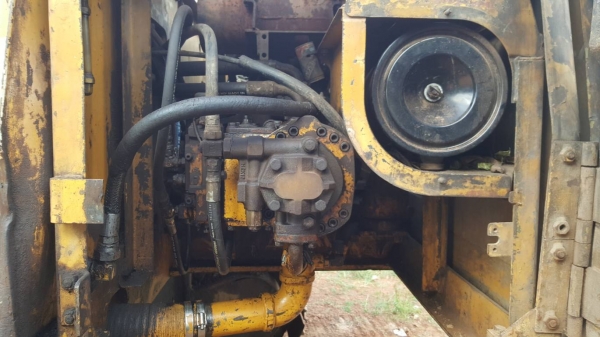 ขาย แบคโฮ KOMATSU PC200-5 ไม่มีทะเบียน คอนโทรลยาว เครื่อง 6BD1 เทอร์โบ ปั้มเดิม ช่วงล่าง 70\% ขาย แบคโฮ KOMATSU PC200-5 ไม่มีทะเบียน คอนโทรลยาว เครื่อง 6BD1 เทอร์โบ ปั้มเดิม ช่วงล่าง 70\%