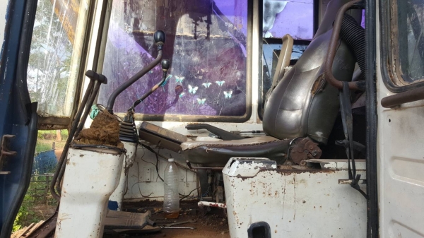 ขาย แบคโฮ KOMATSU PC200-5 ไม่มีทะเบียน คอนโทรลยาว เครื่อง 6BD1 เทอร์โบ ปั้มเดิม ช่วงล่าง 70\% ขาย แบคโฮ KOMATSU PC200-5 ไม่มีทะเบียน คอนโทรลยาว เครื่อง 6BD1 เทอร์โบ ปั้มเดิม ช่วงล่าง 70\%