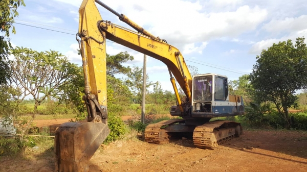 ขาย แบคโฮ KOMATSU PC200-5 ไม่มีทะเบียน คอนโทรลยาว เครื่อง 6BD1 เทอร์โบ ปั้มเดิม ช่วงล่าง 70\%