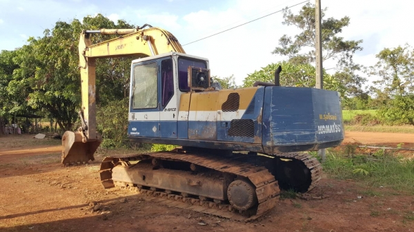 ขาย แบคโฮ KOMATSU PC200-5 ไม่มีทะเบียน คอนโทรลยาว เครื่อง 6BD1 เทอร์โบ ปั้มเดิม ช่วงล่าง 70\% ขาย แบคโฮ KOMATSU PC200-5 ไม่มีทะเบียน คอนโทรลยาว เครื่อง 6BD1 เทอร์โบ ปั้มเดิม ช่วงล่าง 70\%