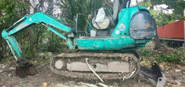 มี VDO ให้ชม.KOMATSU PC30-8 ราคา 260000 มี VDO ให้ชม.KOMATSU PC30-8 ราคา 260000