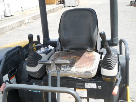 เปิดจองราคาพิเศษ KOMATSU PC 30MR-2 นำเข้าจากญี่ปุ่นโดยตรง ชั่วโมงทำงานน้อยมาก 800ชั่วโมงเท่านั้น พร้อมลายแย๊ก โทร.090-986-2521 อ๊อบ