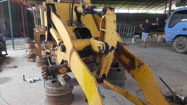 ขายตามสภาพ รถตัก KOMATSU 515 เครื่อง HINO EH700 กระทะล้อมีให้ครบ ยางไม่สวย ราคาต่อรองได้ ขายตามสภาพ รถตัก KOMATSU 515 เครื่อง HINO EH700 กระทะล้อมีให้ครบ ยางไม่สวย ราคาต่อรองได้