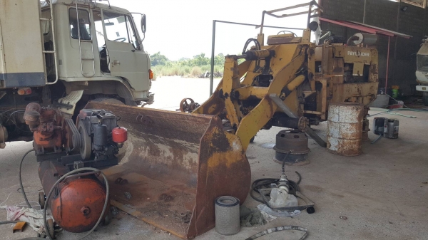 ขายตามสภาพ รถตัก KOMATSU 515 เครื่อง HINO EH700 กระทะล้อมีให้ครบ ยางไม่สวย ราคาต่อรองได้