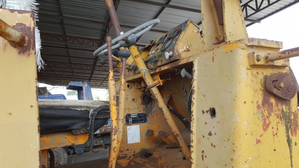 ขายตามสภาพ รถตัก KOMATSU 515 เครื่อง HINO EH700 กระทะล้อมีให้ครบ ยางไม่สวย ราคาต่อรองได้ ขายตามสภาพ รถตัก KOMATSU 515 เครื่อง HINO EH700 กระทะล้อมีให้ครบ ยางไม่สวย ราคาต่อรองได้