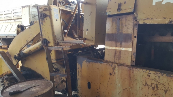 ขายตามสภาพ รถตัก KOMATSU 515 เครื่อง HINO EH700 กระทะล้อมีให้ครบ ยางไม่สวย ราคาต่อรองได้ ขายตามสภาพ รถตัก KOMATSU 515 เครื่อง HINO EH700 กระทะล้อมีให้ครบ ยางไม่สวย ราคาต่อรองได้