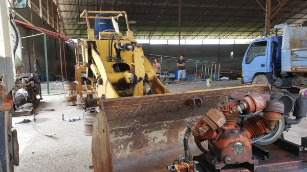 ขายตามสภาพ รถตัก KOMATSU 515 เครื่อง HINO EH700 กระทะล้อมีให้ครบ ยางไม่สวย ราคาต่อรองได้ ขายตามสภาพ รถตัก KOMATSU 515 เครื่อง HINO EH700 กระทะล้อมีให้ครบ ยางไม่สวย ราคาต่อรองได้