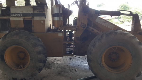 ขาย รถตัก KOMATSU 515 กระทะล้อมีให้ครบ รถใช้งานได้ปกติครับ ขาย รถตัก KOMATSU 515 กระทะล้อมีให้ครบ รถใช้งานได้ปกติครับ