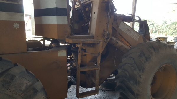 ขาย รถตัก KOMATSU 515 กระทะล้อมีให้ครบ รถใช้งานได้ปกติครับ ขาย รถตัก KOMATSU 515 กระทะล้อมีให้ครบ รถใช้งานได้ปกติครับ