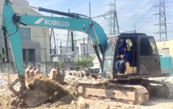 KOBELCO MARK 3 SK 120 เอกสารเล่มทะเบียนครบ รถบอดี้สวยบูมอาร์มสวยมาก ภายในเก๋งคอนโทรลง่าย สะอาด ช่วงล่างเอวแน่นดี พร้อมใช้งานได้เลยครับ