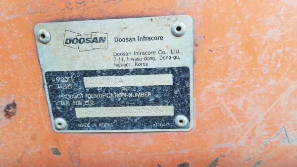 ขายDoosan Dx225lcaบูมยาว  แล้วแถมบูมสั้นให้ด้วยครับ ชั่วโมงทำงาน75xxhr ติดต่อคุณอ๊อฟ พิจิตร 086-737-9991