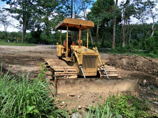 ขายรถแทรคเตอร์ KOMATSU D20PL-3 แผ่นกว้าง 70 ราคา 110000 ขายรถแทรคเตอร์ KOMATSU D20PL-3 แผ่นกว้าง 70 ราคา 110000