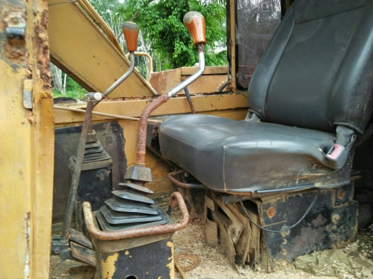 ขายรถแบคโฮ KOMATSU PC60-5 ตัวเดินเสีย 1 ข้างราคา 200000 ขายรถแบคโฮ KOMATSU PC60-5 ตัวเดินเสีย 1 ข้างราคา 200000