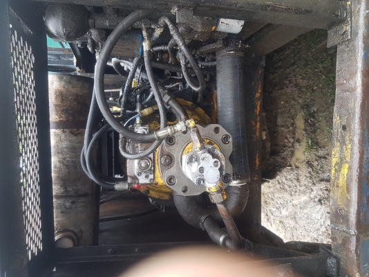 ขายมาคทู  SK045. รถ พร้อมทำงาน ตามสถาพ เครื่องปั้มดี แรง ตัวเดินดี ติดต่อสุรเดช 0811724501 รถอยู่ กทม ขนส่งสายใต้ใหม่