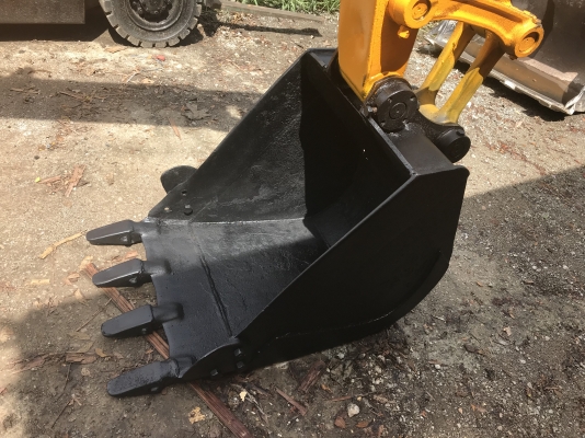 Komatsu pc60รุ่น5สภาพดีพร้อมใช้ เครื่องดีปั้มดีทำงานเร็ว