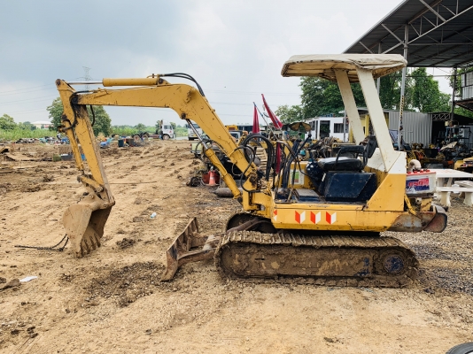 ขาย komatsu pc30-3 เครื่อง ปั๊มดี รถพร้อมใช้งาน