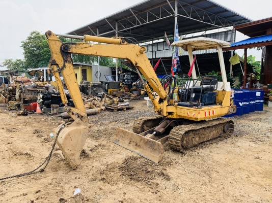 ขาย komatsu pc30-3 เครื่อง ปั๊มดี รถพร้อมใช้งาน