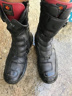 รองเท้า ใส่ขี่ ออกทริบ   มาก่อนเอาไป 1500 ถูกๆๆๆๆๆๆๆ