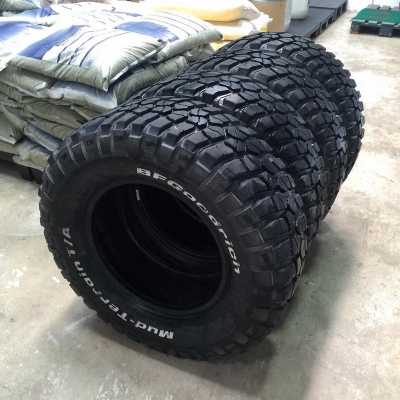ยาง BF KM2 MUD 33นิ้ว ดอกต็มเป็นเซนทุกเส้น ใช้น้อย สภาพสวย4เส้น
