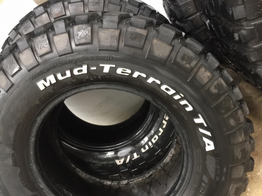 ยาง BF KM2 MUD 33นิ้ว ดอกต็มเป็นเซนทุกเส้น ใช้น้อย สภาพสวย4เส้น