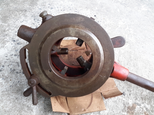 ต๊าปเกลียวตัวใหญ่ขนาด 4 นิ้วของฝรั่งเศล