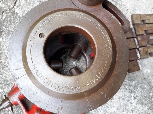 ต๊าปเกลียวตัวใหญ่ขนาด 4 นิ้วของฝรั่งเศล