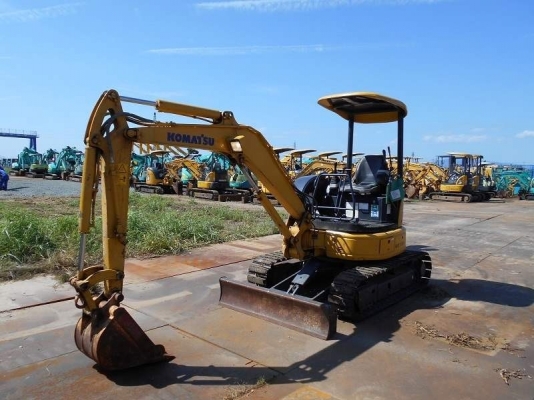 เปิดจองราคาพิเศษ KOMATSU PC 30MR-2 นำเข้าจากญี่ปุ่นโดยตรง ชั่วโมงทำงานน้อยมาก พร้อมลายแย๊ก โทร.090-986-2521 อ๊อบ