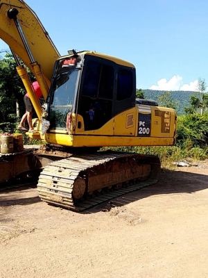 ขาย 1,190,000 KOMATSU pc 200-7 เล่มทะเบียน ไฟฟ้าครบ เครื่องดี ปั้มแรง เอวแน่น ช่วงล่างเต็ม รถสวยพร้อมใช้เอกสารพร้อมโอน รถอยู่ ขอนแก่น 090-772-3710 090-772-3708
