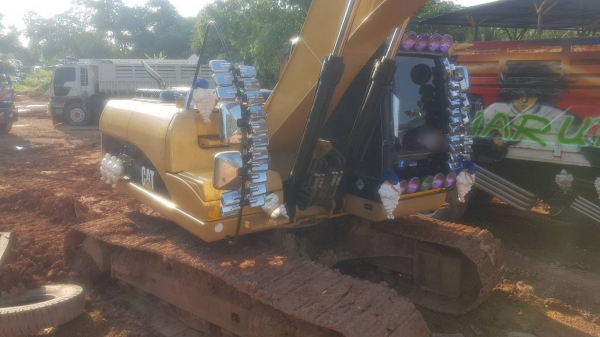 ขาย 1,650,000 CAT 320 D เล่มทะบียน ทำงาน 11,000 ชม. ไฟฟ้าครบ เครื่องดีมาก ปั้มแรงมาก เอวแน่น ช่วงล่างสวย รถสวยสภาพพร้อมใช้ รถอยู่ ปราจีนบุรี 090-772-3710 090-772-3708