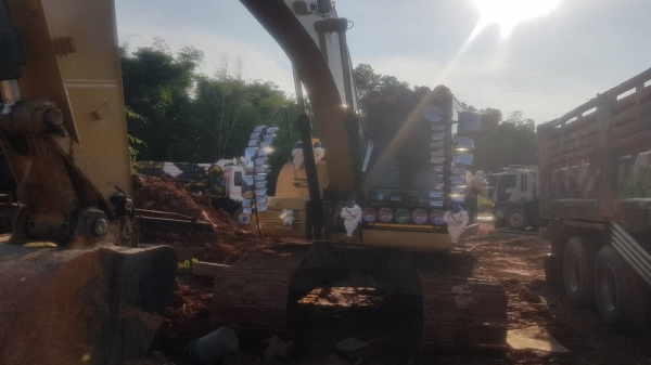 ขาย 1,650,000 CAT 320 D เล่มทะบียน ทำงาน 11,000 ชม. ไฟฟ้าครบ เครื่องดีมาก ปั้มแรงมาก เอวแน่น ช่วงล่างสวย รถสวยสภาพพร้อมใช้ รถอยู่ ปราจีนบุรี 090-772-3710 090-772-3708