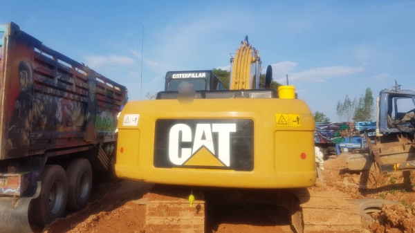 ขาย 1,650,000 CAT 320 D เล่มทะบียน ทำงาน 11,000 ชม. ไฟฟ้าครบ เครื่องดีมาก ปั้มแรงมาก เอวแน่น ช่วงล่างสวย รถสวยสภาพพร้อมใช้ รถอยู่ ปราจีนบุรี 090-772-3710 090-772-3708