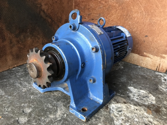 ขายมอเตอร์เกียร์ Cycro drive Sumitomo 1HP. 380V อัตราทด 1:71 เพลาออกประมาณ 20รอบต่อนาที สภาพสวยมากเดิมๆ หมุนนิ่ม พร้อมใช้งาน