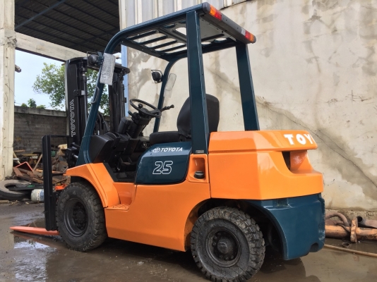 ขายด่วนน!! TOYOTA รุ่น 7 FD25 เสาเข้าตู้ 3 เมตร พร้อมงาสไลด์ซ้าย-ขวา เกียร์ Automatic