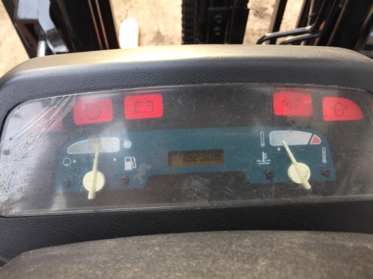 ขายด่วนน!! TOYOTA รุ่น 7 FD25 เสาเข้าตู้ 3 เมตร พร้อมงาสไลด์ซ้าย-ขวา เกียร์ Automatic