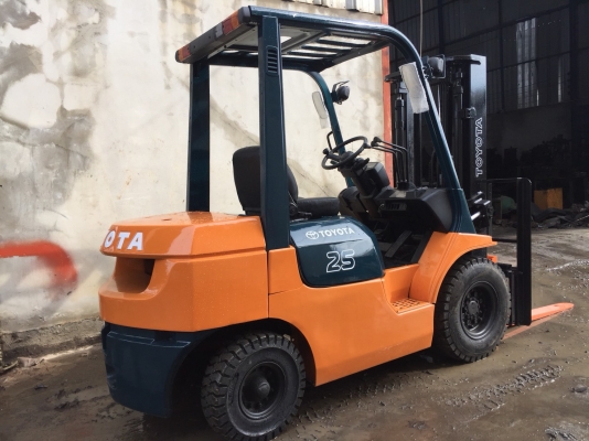 ขายด่วนน!! TOYOTA รุ่น 7 FD25 เสาเข้าตู้ 3 เมตร พร้อมงาสไลด์ซ้าย-ขวา เกียร์ Automatic