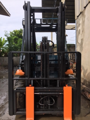 ขายด่วนน!! TOYOTA รุ่น 7 FD25 เสาเข้าตู้ 3 เมตร พร้อมงาสไลด์ซ้าย-ขวา เกียร์ Automatic