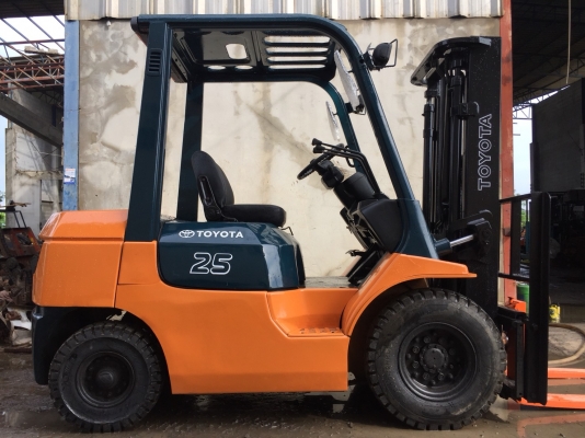 ขายด่วนน!! TOYOTA รุ่น 7 FD25 เสาเข้าตู้ 3 เมตร พร้อมงาสไลด์ซ้าย-ขวา เกียร์ Automatic