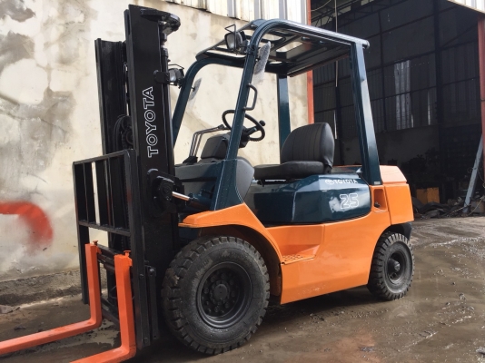 ขายด่วนน!! TOYOTA รุ่น 7 FD25 เสาเข้าตู้ 3 เมตร พร้อมงาสไลด์ซ้าย-ขวา เกียร์ Automatic