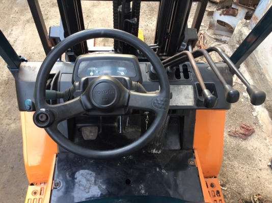 ขายด่วนน!! TOYOTA รุ่น 7 FD25 เสาเข้าตู้ 3 เมตร พร้อมงาสไลด์ซ้าย-ขวา เกียร์ Automatic