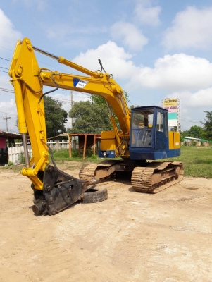 ขายรถขุดKobelco yutani sk045 ขนาดรถ12t   เทียบเท่า รถขุดpc120-2 เครื่องยนต์มิตซูบิชิ6DS7 คอนโทรลลูกหมาก ปั้มเฟือง2ตอน พร้อมลายหัวเจาะ และหัวกระแทก รถเก่านอก  มีเอกสาร