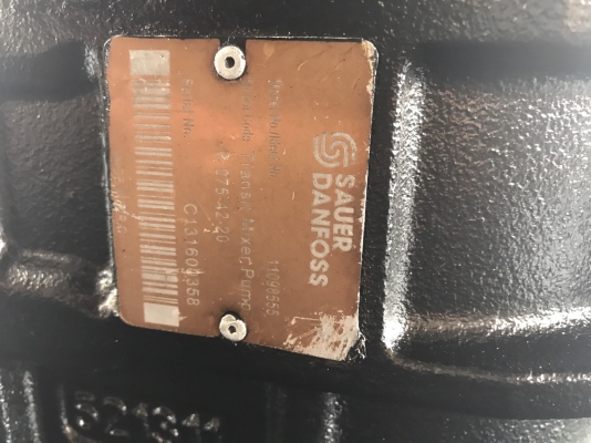 ปั้มไฮโดรลิค รถโม่ปูน