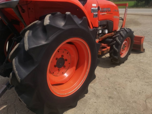 มาแล้วว... ท่านใดรอคอยL3608รีบมาตำคะ สีเดิมเครื่องเดิมเกียร์ดีไม่มีเยิ้ม อุปกรณ์ 3 ชิ้น ใบดันหน้า ผานพรวน โรตารี่ ทำงาน1999ชม. ราคา290000บาท พร้อมจัดส่ง สนใจติดต่อได้ที่ 0906910337 ต้า พิกัด ร้านส.เจริญแทรกเตอร์ บ้านหนองอ้อ ต.ชุมแสงสงคราม อ.บางระกำ