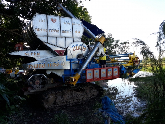 ขายรถเกี่ยวข้าววรพจน์การข่างพร้อมลุยงาน สภาพ95  \%  ลงงานแล้ว