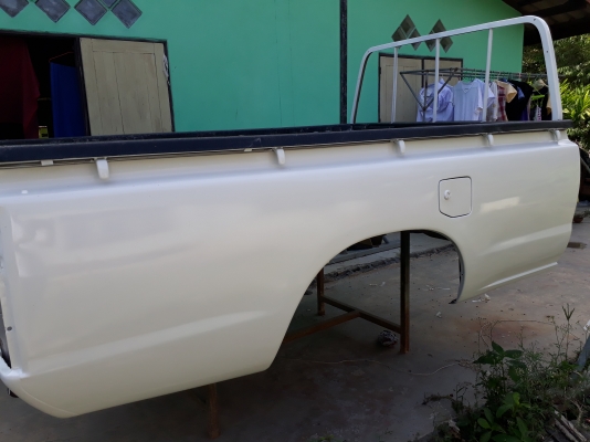 ลูกกระบะนิสสันฟรอนเทีย  ตอนเดียวสีขาว