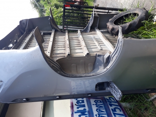 ลูกกระบะรีโว้ ตอนเดียว สีบรอนส์ มีไลเนอร