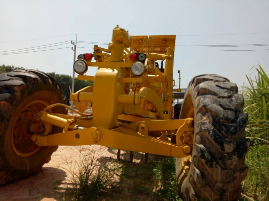 ขายรถเกรด KOMATSU GD376 สภาพพร้อมไช้ ขายรถเกรด KOMATSU GD376 สภาพพร้อมไช้