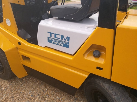 ขายรถยก TCM FD25 Z1 เครื่องดีเซล C240  เสาสูง 4 เมตร งาเท ยกได้ 2.5 ตัน เกียร์ธรรมดา ล้อหน้าคู่ รถนอกนำเข้า ติดต่อ 098-7962549