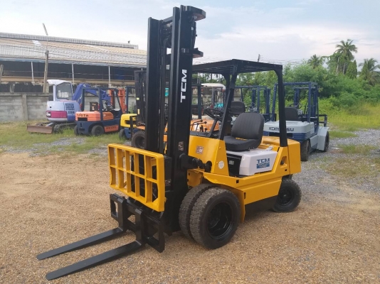 ขายรถยก TCM FD25 Z1 เครื่องดีเซล C240  เสาสูง 4 เมตร งาเท ยกได้ 2.5 ตัน เกียร์ธรรมดา ล้อหน้าคู่ รถนอกนำเข้า ติดต่อ 098-7962549